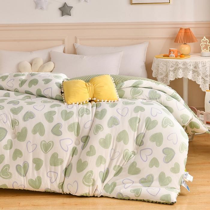 91家纺网 家纺一手货源 找家纺 牛魔王家居 2023新款A类针织棉豆豆被子抗菌纤维被芯冬被 绿色爱心