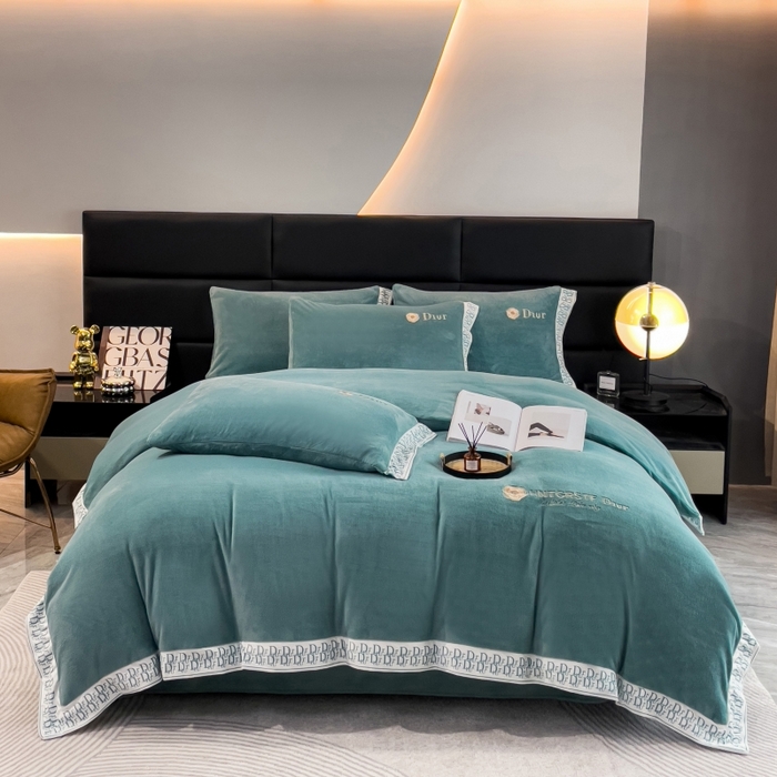 91家纺网 家纺一手货源 找家纺 露梦家纺 2025新款高克重牛奶绒刺绣四件套-简素（风格二） 简素-松石绿