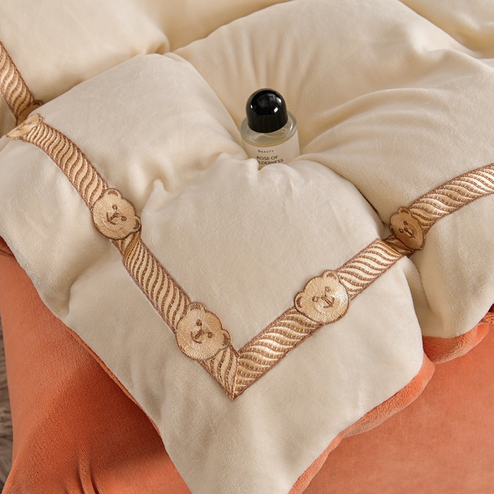 91家纺网 家纺一手货源 找家纺 云家 （包含买家秀）2023新款高克重牛奶绒纯色双拼刺绣四件套珊瑚绒 凯迪系列 凯迪-奶昔白+橙