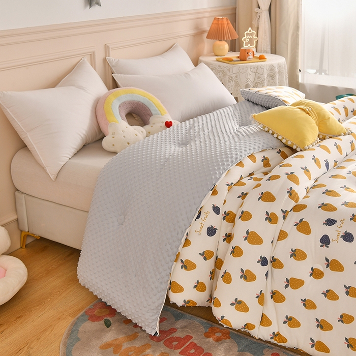 91家纺网 家纺一手货源 找家纺 牛魔王家居 2023新款A类针织棉豆豆被子抗菌纤维被芯冬被 黄花梨