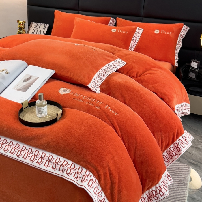 91家纺网 家纺一手货源 找家纺 露梦家纺 2025新款高克重牛奶绒刺绣四件套-简素（风格二） 简素-艾玛橙