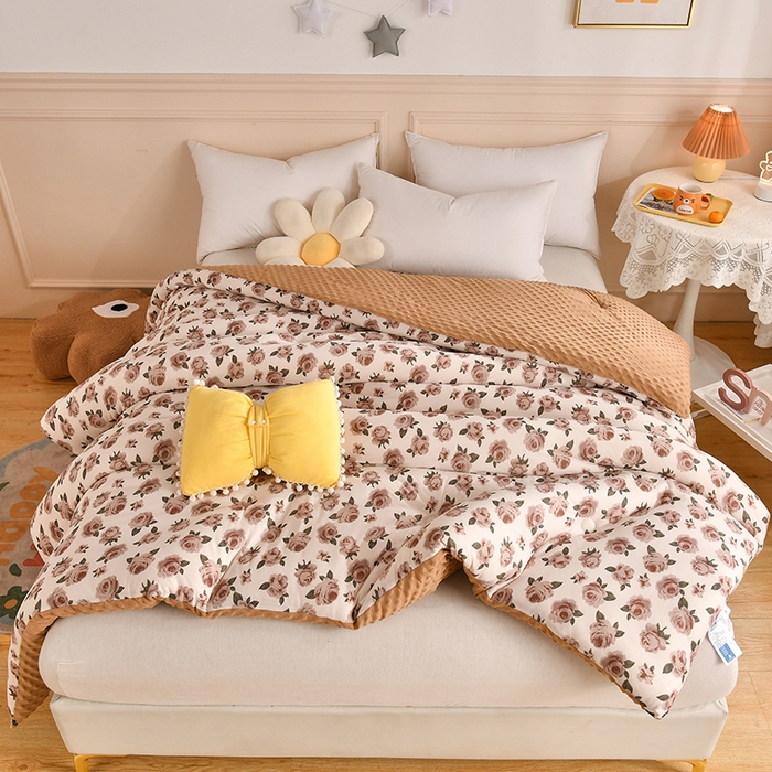 91家纺网 家纺一手货源 找家纺 牛魔王家居 2023新款A类针织棉豆豆被子抗菌纤维被芯冬被 复古玫瑰