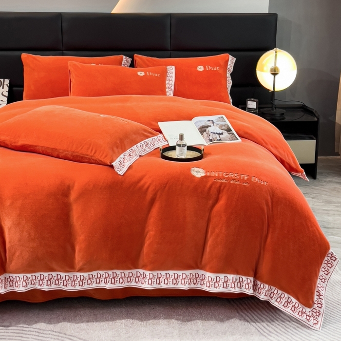 91家纺网 家纺一手货源 找家纺 露梦家纺 2025新款高克重牛奶绒刺绣四件套-简素（风格二） 简素-艾玛橙