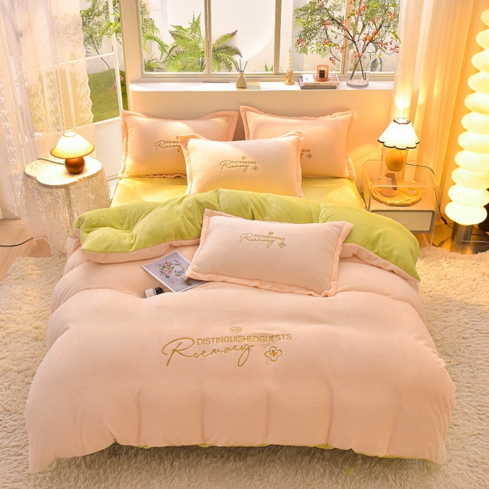 91家纺网 家纺一手货源 找家纺 简爱家纺2025新款保暖MISS款法莱绒刺绣四件套奶白抹茶绿