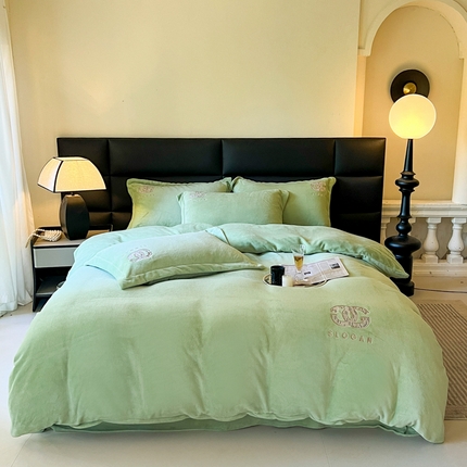 91家纺网 家纺一手货源 找家纺 （总）仟网汇 2023新款牛奶绒刺绣轻奢小香风系列婴儿绒四件套