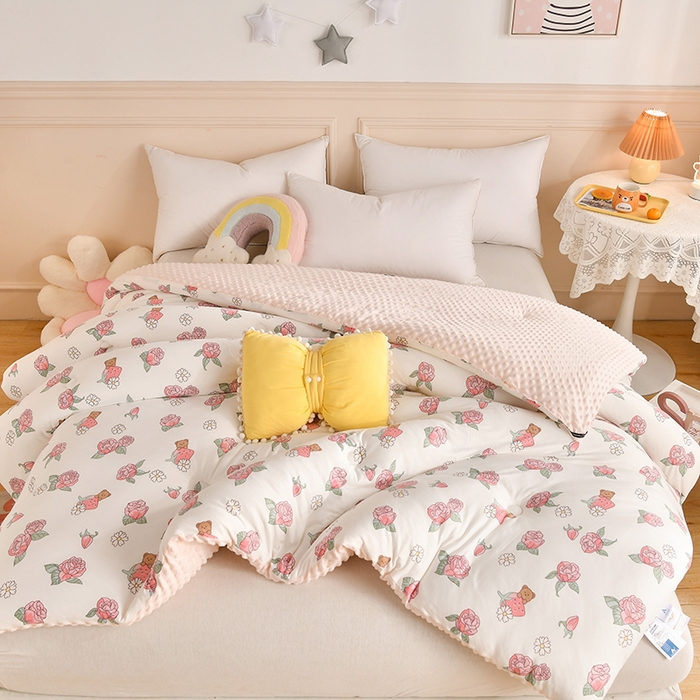 91家纺网 家纺一手货源 找家纺 牛魔王家居 2023新款A类针织棉豆豆被子抗菌纤维被芯冬被 玫瑰庄园