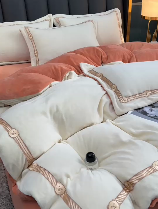 91家纺网 家纺一手货源 找家纺 云家 （包含买家秀）2023新款高克重牛奶绒纯色双拼刺绣四件套珊瑚绒 凯迪系列 凯迪-奶昔白+橙