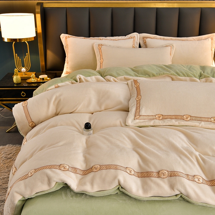 91家纺网 家纺一手货源 找家纺 云家 （包含买家秀）2023新款高克重牛奶绒纯色双拼刺绣四件套珊瑚绒 凯迪系列 凯迪-奶昔白+豆绿