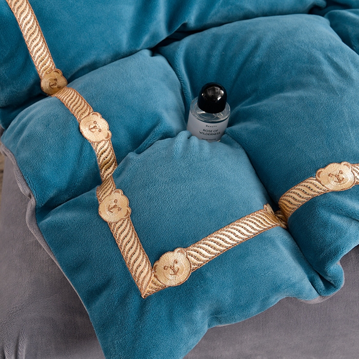 91家纺网 家纺一手货源 找家纺 云家 （包含买家秀）2023新款高克重牛奶绒纯色双拼刺绣四件套珊瑚绒 凯迪系列 凯迪-宾利兰+高级灰