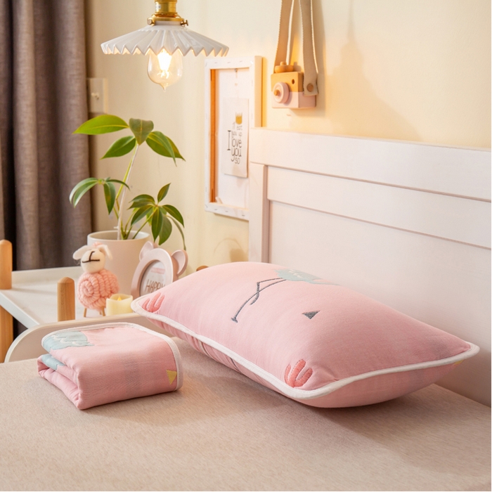 91家纺网 家纺一手货源 找家纺 2023全棉卡通六层纱布儿童枕套-朴尔 辛福鸟粉-纱布枕套