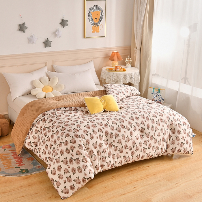 91家纺网 家纺一手货源 找家纺 牛魔王家居 2023新款A类针织棉豆豆被子抗菌纤维被芯冬被 复古玫瑰