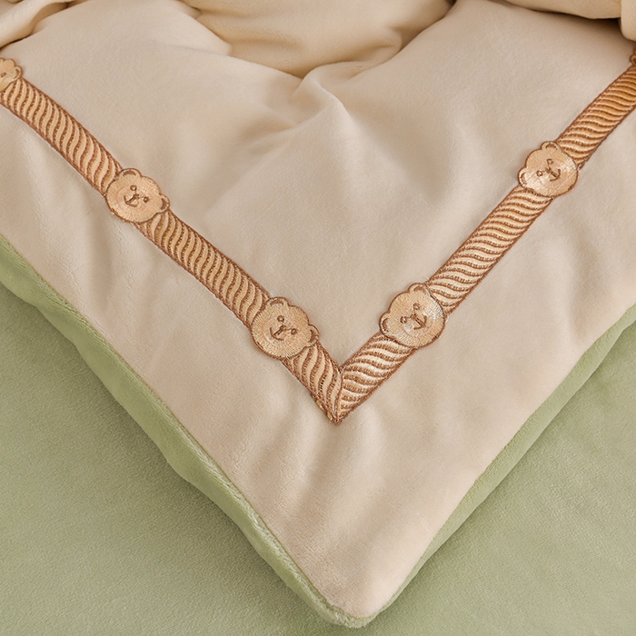 91家纺网 家纺一手货源 找家纺 云家 （包含买家秀）2023新款高克重牛奶绒纯色双拼刺绣四件套珊瑚绒 凯迪系列 凯迪-奶昔白+豆绿