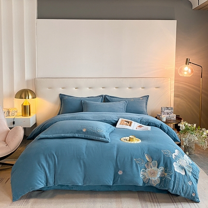 91家纺网 家纺一手货源 找家纺 爱家 2023新款牛奶绒四件套-花颜 宾利蓝