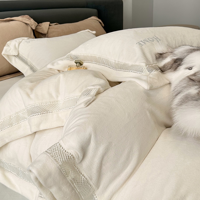 91家纺网 家纺一手货源 找家纺 榻尚家居 2023新款进口蕾丝缕空260克公主绒秋冬款四件套-低调的华丽 低调的华丽-象牙白