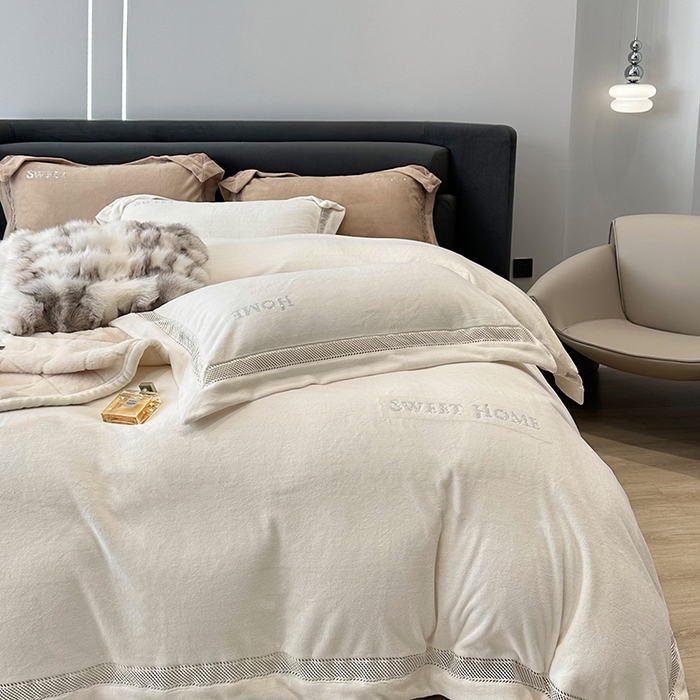 91家纺网 家纺一手货源 找家纺 榻尚家居 2023新款进口蕾丝缕空260克公主绒秋冬款四件套-低调的华丽 低调的华丽-象牙白