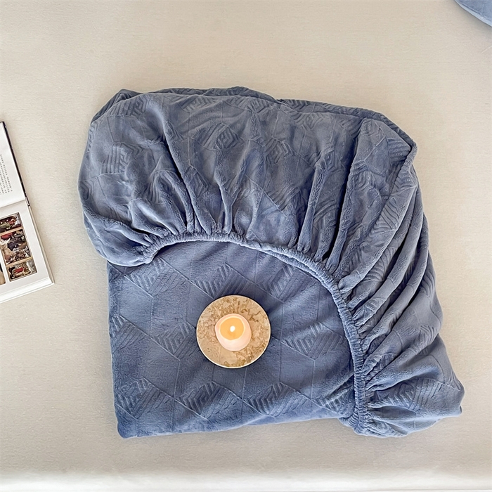 91家纺网 家纺一手货源 找家纺 （总）时光里 2023新款230g雕花绒单品床笠