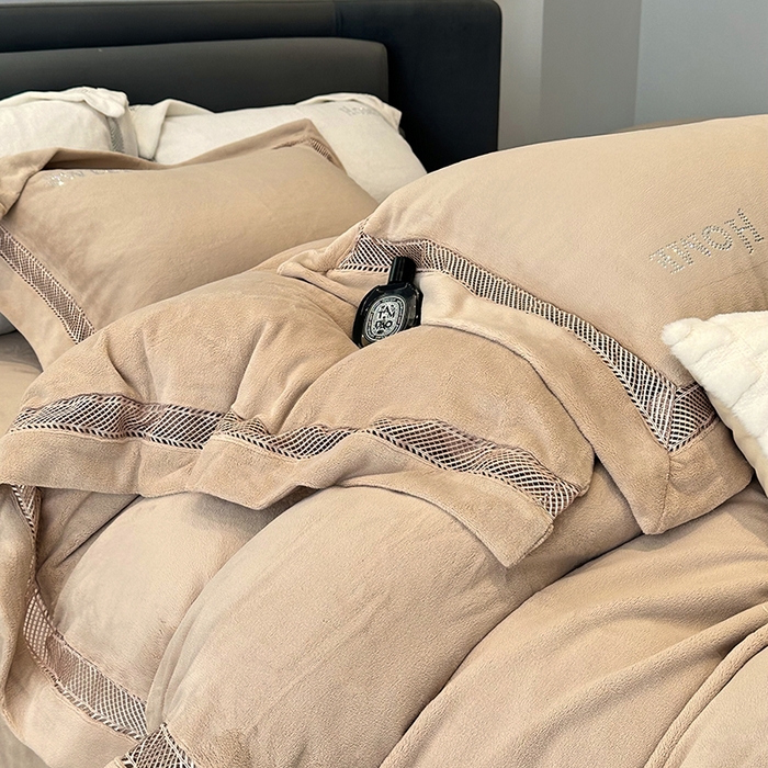 91家纺网 家纺一手货源 找家纺 榻尚家居 2023新款进口蕾丝缕空260克公主绒秋冬款四件套-低调的华丽 低调的华丽-奶茶棕