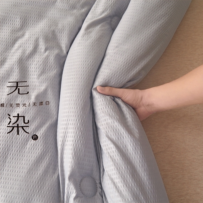 91家纺网 家纺一手货源 找家纺 卡派 2023新款泡泡纱 无染被芯冬被四季被 绅士灰