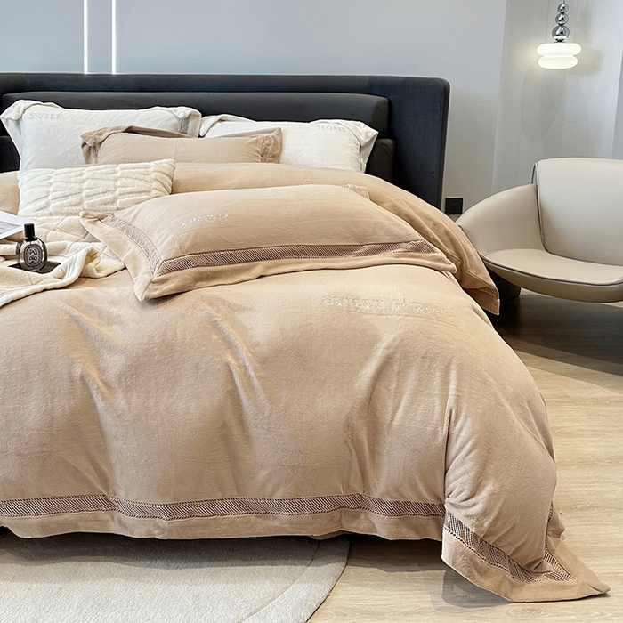 91家纺网 家纺一手货源 找家纺 榻尚家居 2023新款进口蕾丝缕空260克公主绒秋冬款四件套-低调的华丽 低调的华丽-奶茶棕