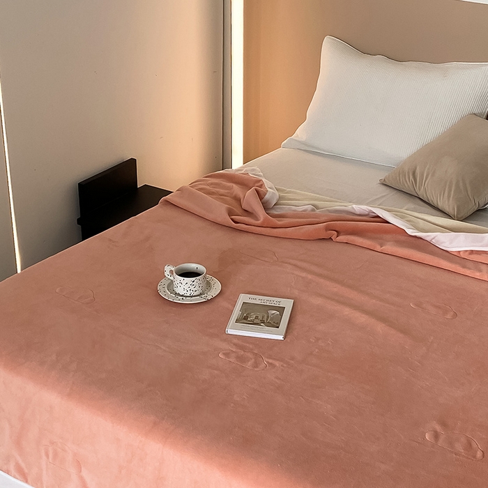 91家纺网 家纺一手货源 找家纺 2023新款高克重全消光牛奶绒双层云绒毯风格二 双层云绒毯-粉白