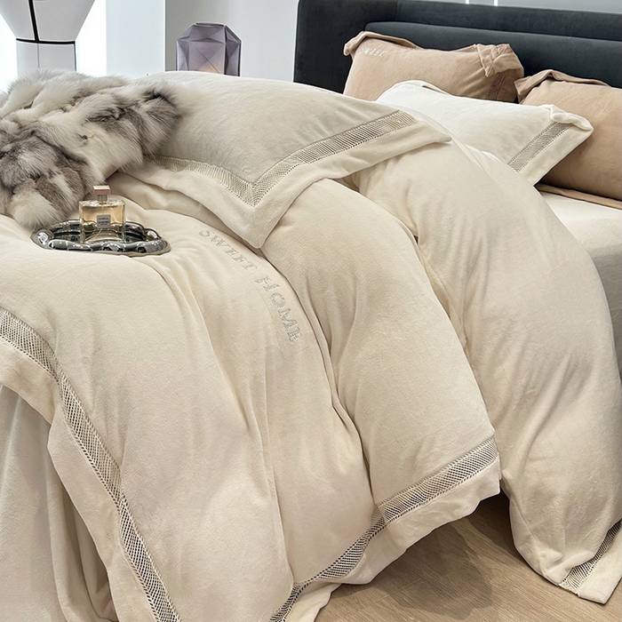 91家纺网 家纺一手货源 找家纺 榻尚家居 2023新款进口蕾丝缕空260克公主绒秋冬款四件套-低调的华丽 低调的华丽-象牙白