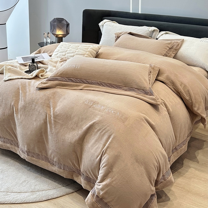 91家纺网 家纺一手货源 找家纺 榻尚家居 2023新款进口蕾丝缕空260克公主绒秋冬款四件套-低调的华丽 低调的华丽-奶茶棕