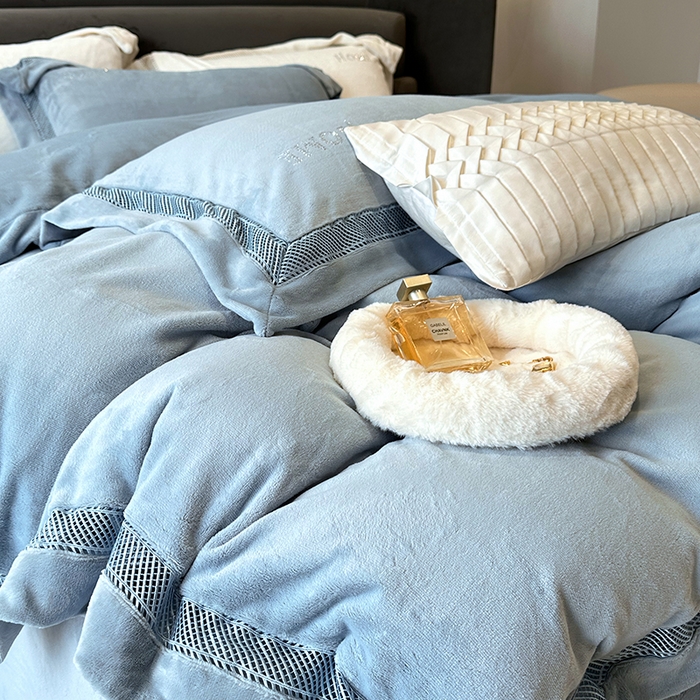 91家纺网 家纺一手货源 找家纺 榻尚家居 2023新款进口蕾丝缕空260克公主绒秋冬款四件套-低调的华丽 低调的华丽-海雾蓝