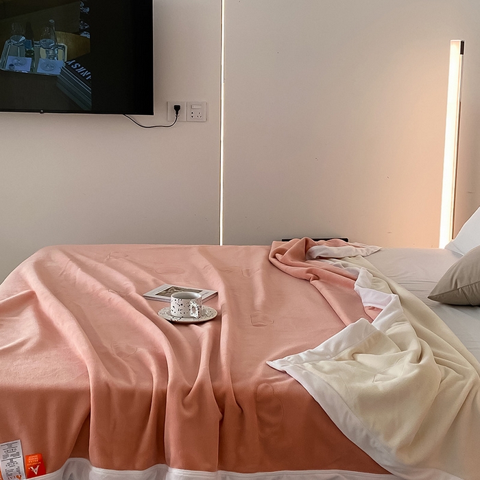 91家纺网 家纺一手货源 找家纺 2023新款高克重全消光牛奶绒双层云绒毯风格二 双层云绒毯-粉白