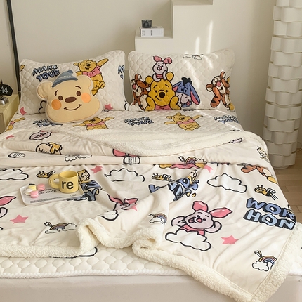 91家纺网 家纺一手货源 找家纺 灰鲸 2025新款加厚高克重牛奶绒夹棉床垫款毛毯套件 维尼家族