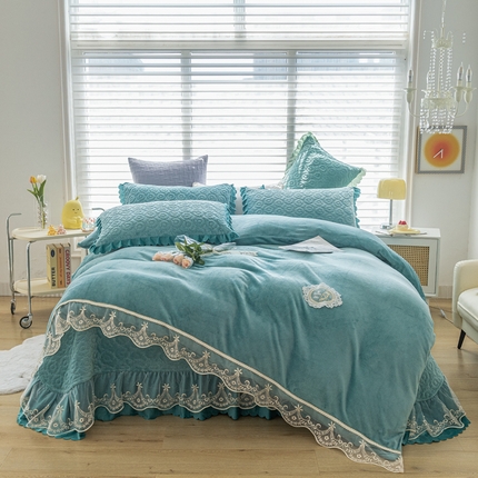 91家纺网 家纺一手货源 找家纺 （总）乐嘉盈 2025新款纯色刺绣蕾丝边牛奶绒床盖款四件套