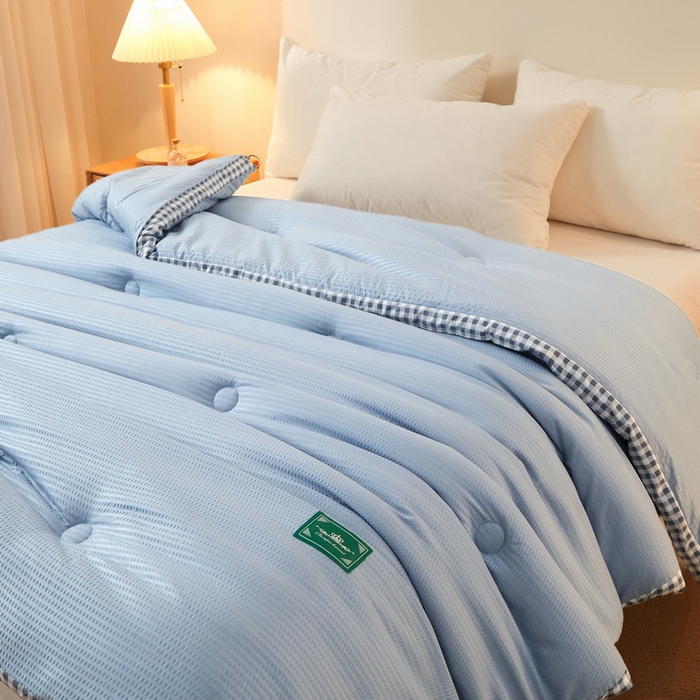 91家纺网 家纺一手货源 找家纺 卡派 2023新款泡泡纱立体无印风被芯冬被四季被 天空蓝