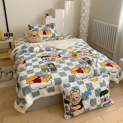 91家纺网 家纺一手货源 找家纺 灰鲸 2025新款AB面牛奶绒夹棉床笠款床垫毛毯套件 维尼宝贝