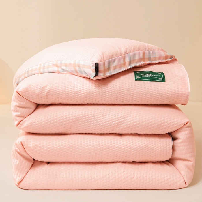 91家纺网 家纺一手货源 找家纺 卡派 2023新款泡泡纱立体无印风被芯冬被四季被 少女粉