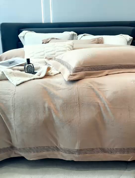 91家纺网 家纺一手货源 找家纺 榻尚家居 2023新款进口蕾丝缕空260克公主绒秋冬款四件套-低调的华丽 低调的华丽-奶茶棕