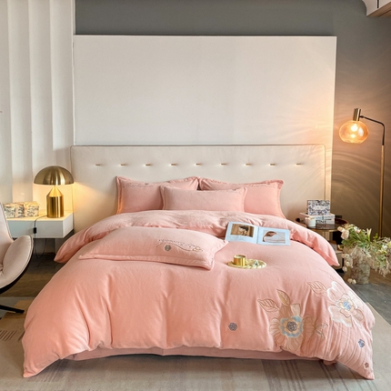 91家纺网 家纺一手货源 找家纺 爱家 2023新款牛奶绒四件套-花颜 公主粉