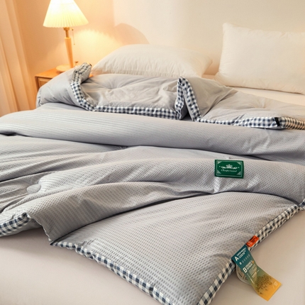 91家纺网 家纺一手货源 找家纺 （总）卡派 2023新款泡泡纱立体无印风被芯冬被四季被