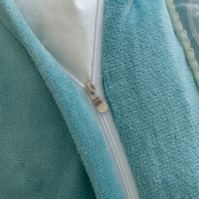 91家纺网 家纺一手货源 找家纺 乐嘉盈 2025新款纯色刺绣蕾丝边牛奶绒床盖款四件套 贵族蓝