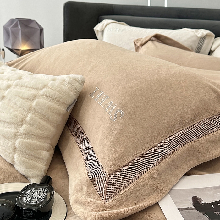 91家纺网 家纺一手货源 找家纺 榻尚家居 2023新款进口蕾丝缕空260克公主绒秋冬款四件套-低调的华丽 低调的华丽-奶茶棕