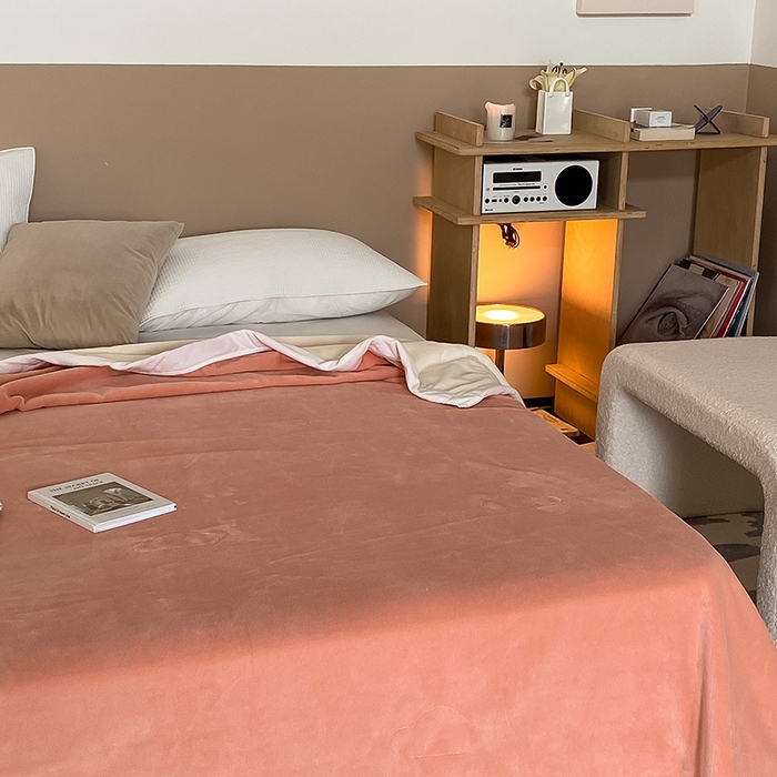 91家纺网 家纺一手货源 找家纺 2023新款高克重全消光牛奶绒双层云绒毯风格二 双层云绒毯-粉白