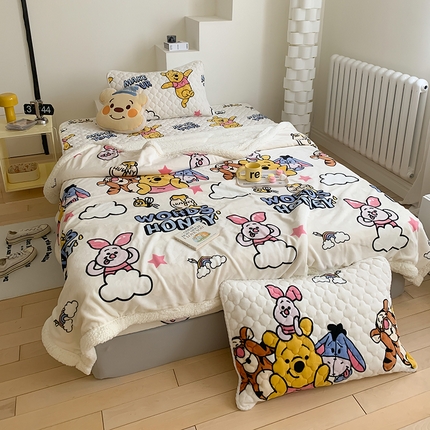 91家纺网 家纺一手货源 找家纺 灰鲸 2025新款AB面牛奶绒夹棉床笠款床垫毛毯套件 维尼家族