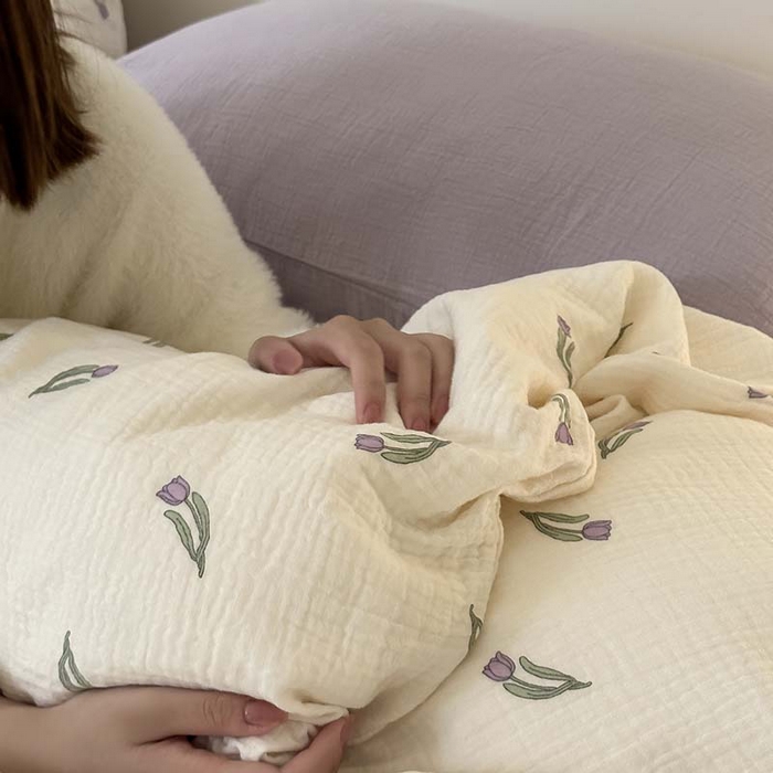 91家纺网 家纺一手货源 找家纺 山舍家居 2023新款全棉双层纱印花四件套 紫色郁金香