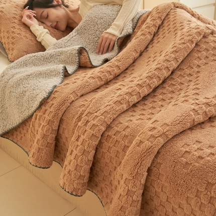 21度C 2023新款菱形格舒棉绒毛毯复合毯 卡尔-焦糖色