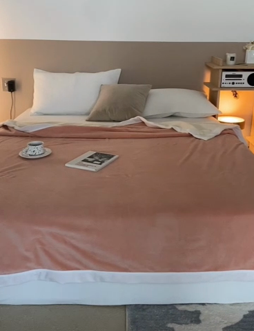 91家纺网 家纺一手货源 找家纺 2023新款高克重全消光牛奶绒双层云绒毯风格二 双层云绒毯-粉白