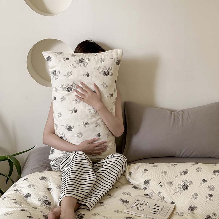 91家纺网 家纺一手货源 找家纺 山舍家居 2023新款全棉双层纱印花四件套 黑色玫瑰