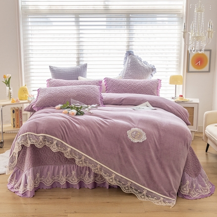 91家纺网 家纺一手货源 找家纺 （总）乐嘉盈 2025新款纯色刺绣蕾丝边牛奶绒床盖款四件套