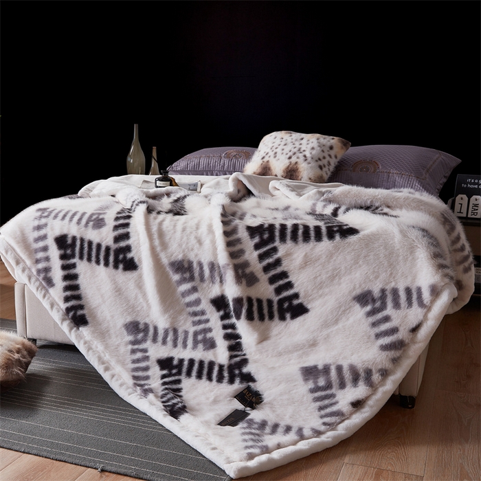 91家纺网 家纺一手货源 找家纺 凯轩毛毛毯毯子网销专供 23新款芭莎仿毛皮毛毯毯子 珍珠白