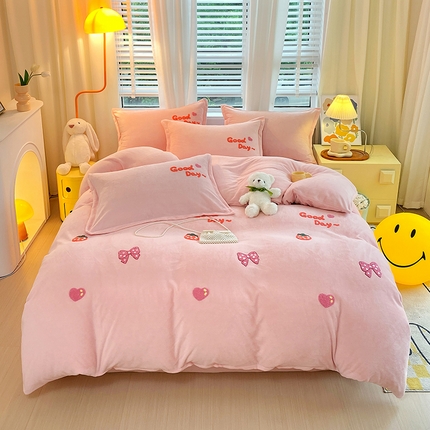 91家纺网 家纺一手货源 找家纺 （总）凡客家居 2023新款毛巾绣牛奶绒四件套学生宿舍三件套