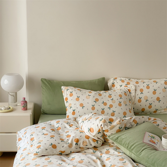 91家纺网 家纺一手货源 找家纺 时光里 2023新款全消光加厚牛奶绒印花单被套 小橘子