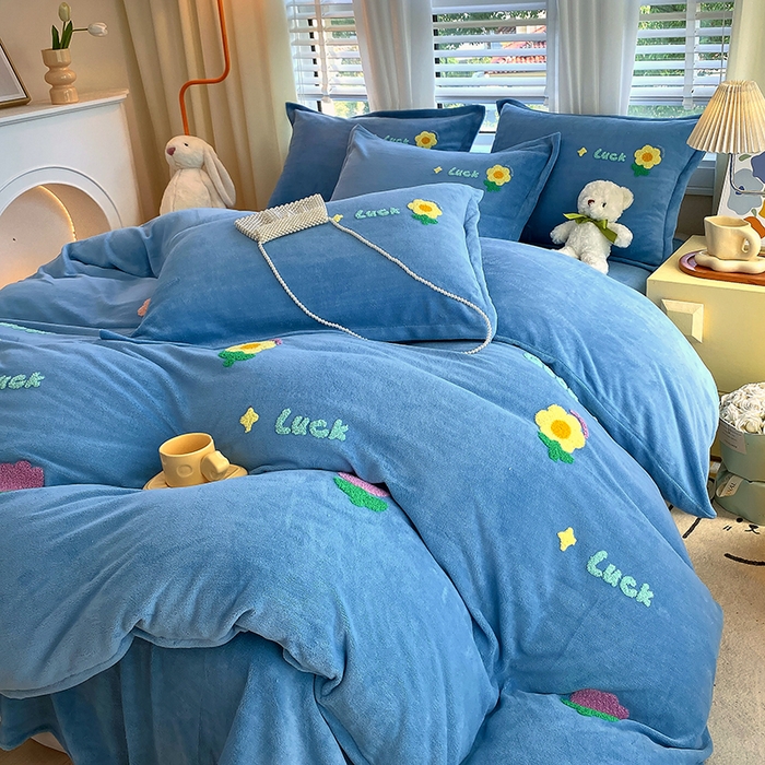 91家纺网 家纺一手货源 找家纺 凡客家居 2023新款毛巾绣牛奶绒四件套 郁金香-蓝