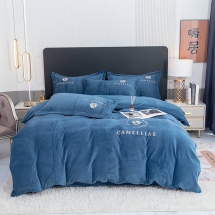 91家纺网 家纺一手货源 找家纺 昊翔2024新款高克重纯色牛奶绒绣花加厚保暖刺绣四件套 简爱-兰